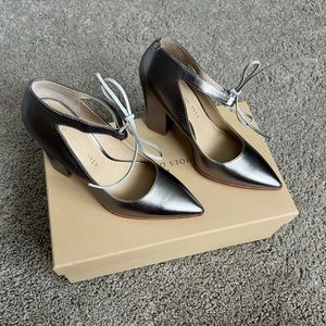 Shoes or Prey pointy toe block heel 👠